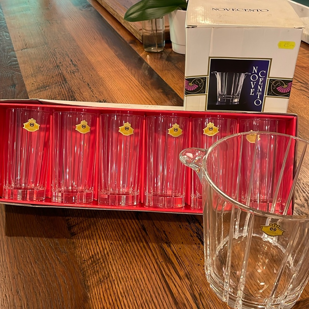 Vintage Nove Cento Crystal Glasses and Champagne Bucket